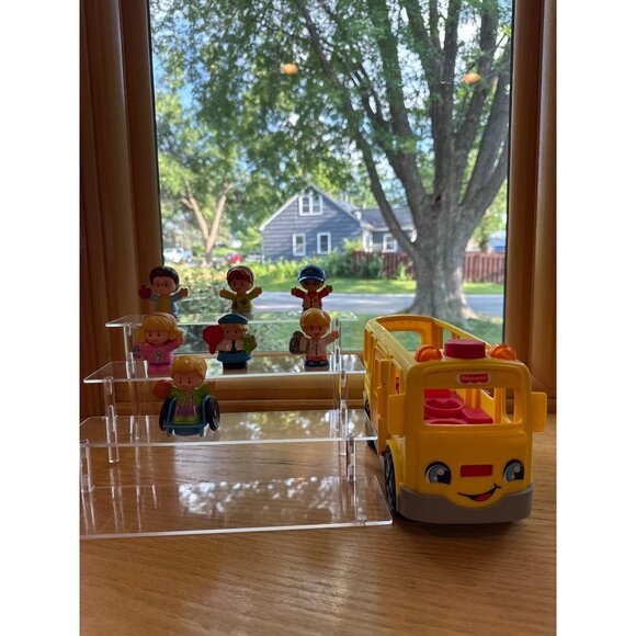 Fisher-Price Little People Smiling School Bus & 7 Figures Set - Picture 1 of 9